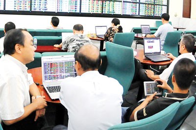 Experts advice stock-market investors to keep calm (Photo: SGGP)